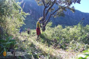 kara-tunga-mount-moroto-tourism-action-slashing-11