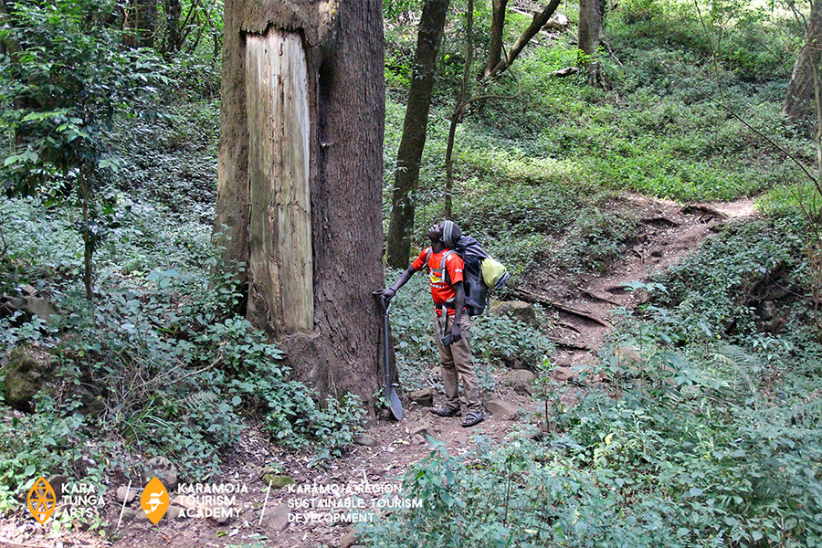 kara-tunga-karamoja-uganda-hiking-guiding-training-web-1